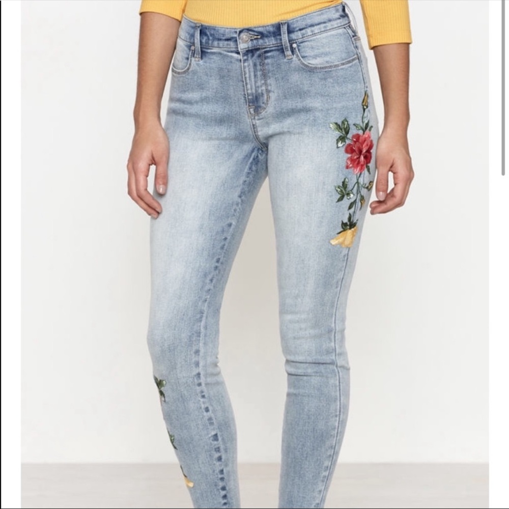 PacSun Floral Embroidered High Rise Ankle Jegging - Picture 3 of 14